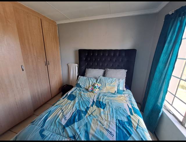 2 BEDROOM TOWNHOUSE FOR SALE IN CASTLEVIEW